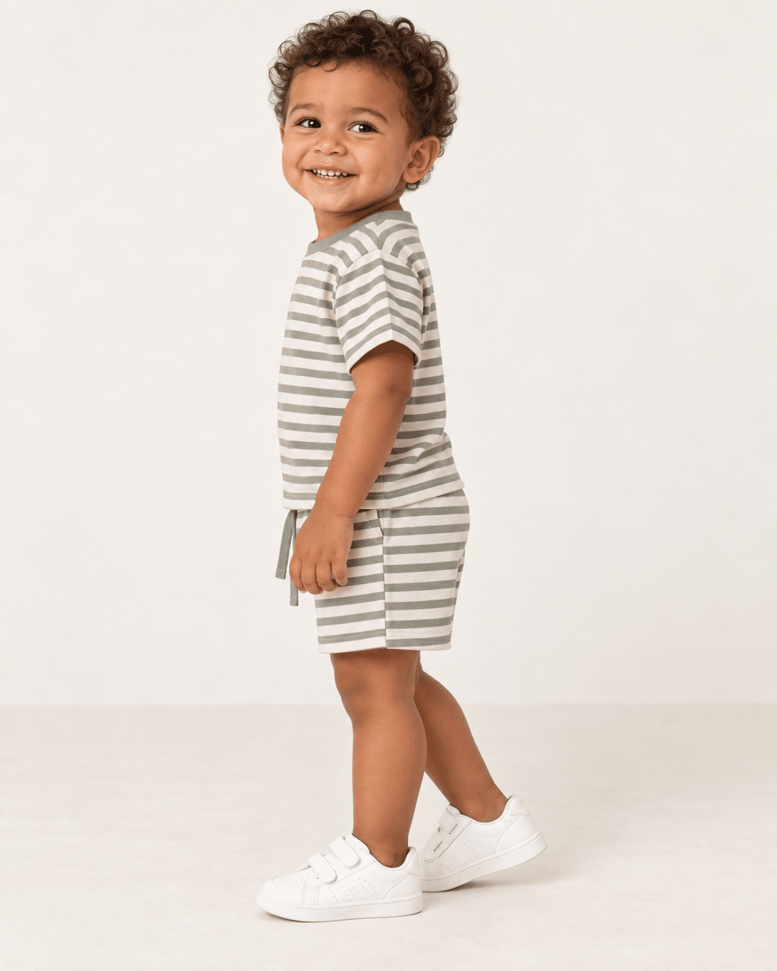 Conjunto para Bebê Menino Camiseta e Short Listrado Verde Lora Baby lado